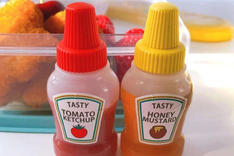 Plastic ( PET ) sauce bottles
