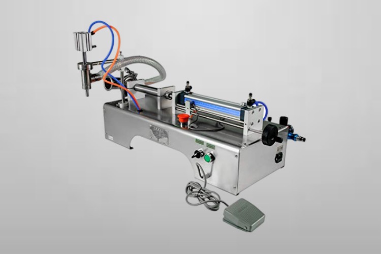 Pneumatic sauce filling machine