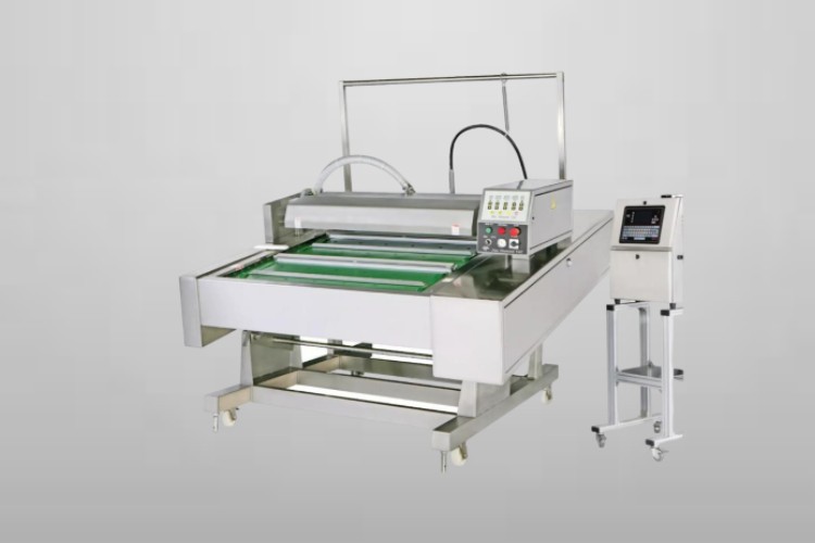 Rotary belt vacuum packaging machine