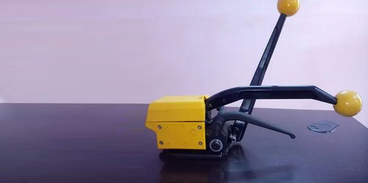 Manual Box Strapping Machine