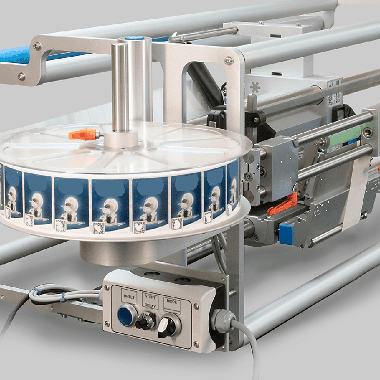 Horizontal Automatic Label Applicator