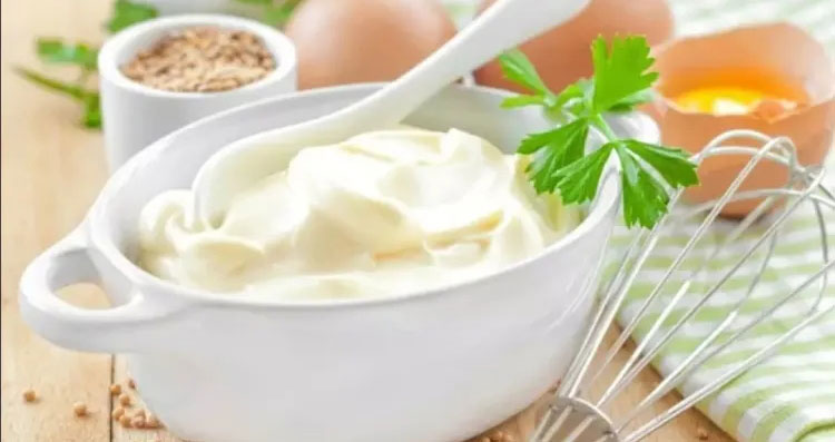 A Mayonnaise packing machine keeps the clean and safe