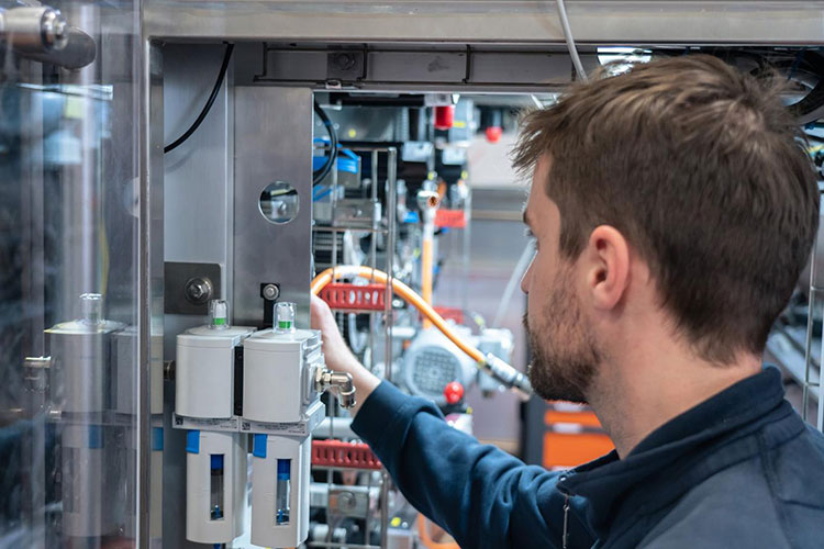 Maintain A Liquid Beverage Pouch Packaging Machine