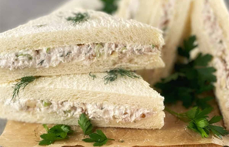 Sandwich with mayonnaise
