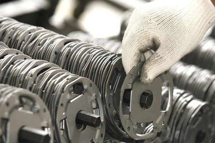 Cleaning and inspection of machine parts