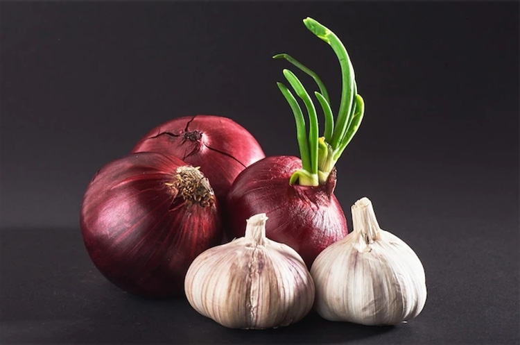 Raw Onion and Garlic